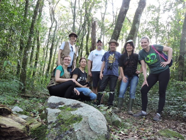 Equipe do Geoparque e docentes da UFSM em visita ao Monte Grappa (Foto: Jaciele Sell)