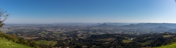 Panorama a partir do Cerro da Figueira, em Agudo - Visita técnica aos Geossítios dia 25 (Foto: Cristiano Magrini)